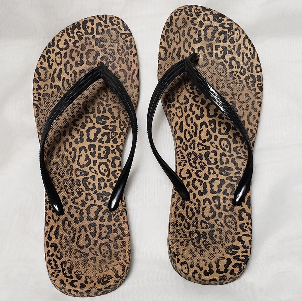 🐆 Leopard Print Flip Flops